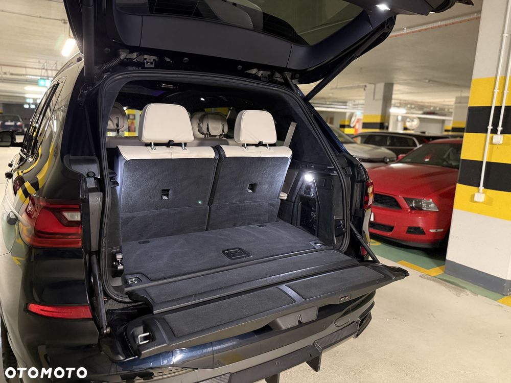 BMW X7 M50i sport - 17