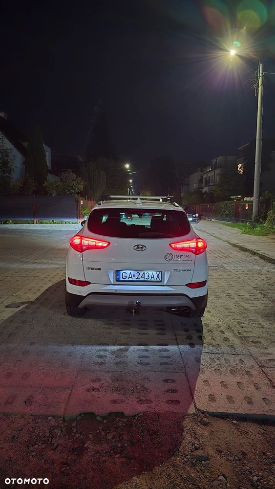 Hyundai Tucson 2.0 CRDI BlueDrive Style 2WD - 25