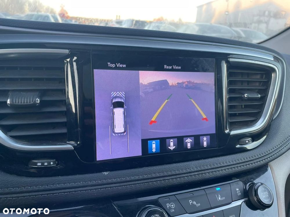 Chrysler Pacifica - 21