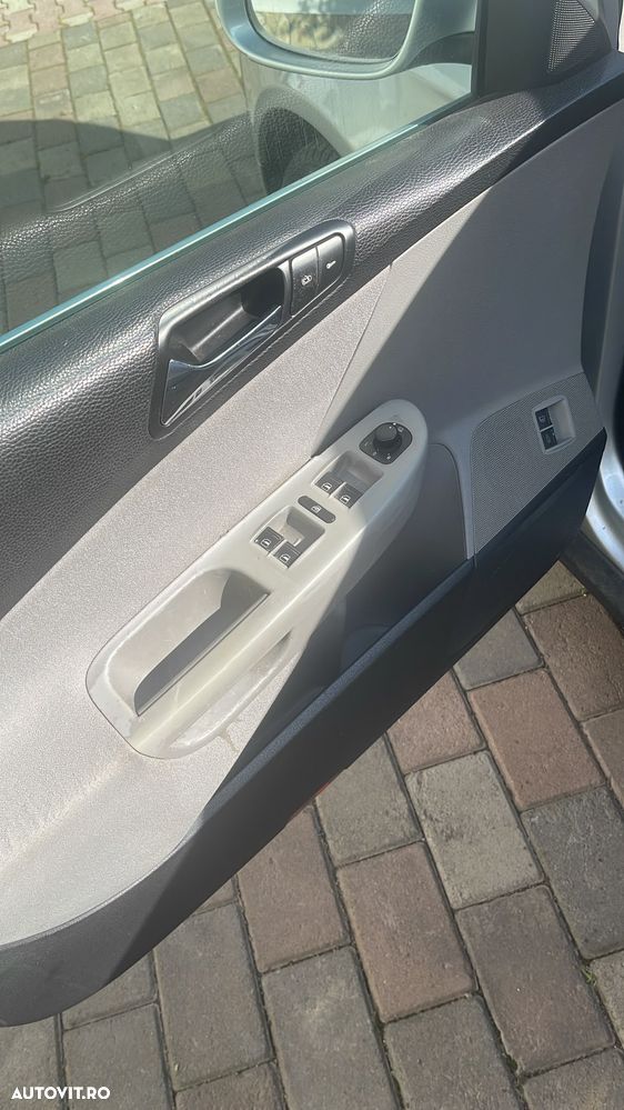 Volkswagen Passat 2.0 TDI DPF Highline - 11