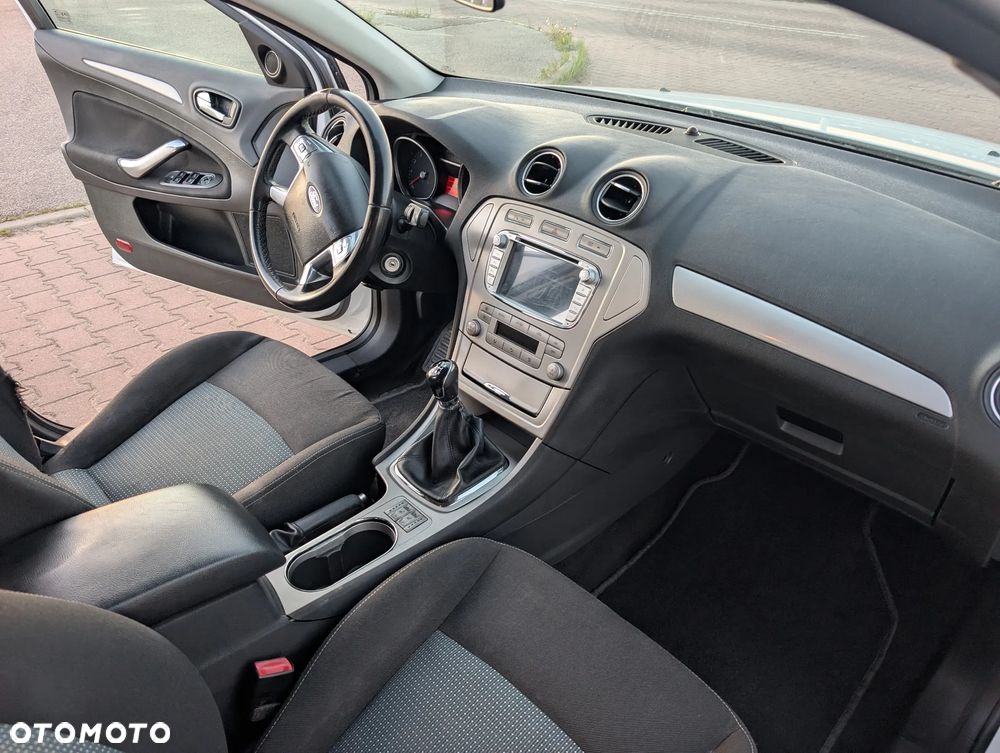 Ford Mondeo 1.6 Ambiente - 12