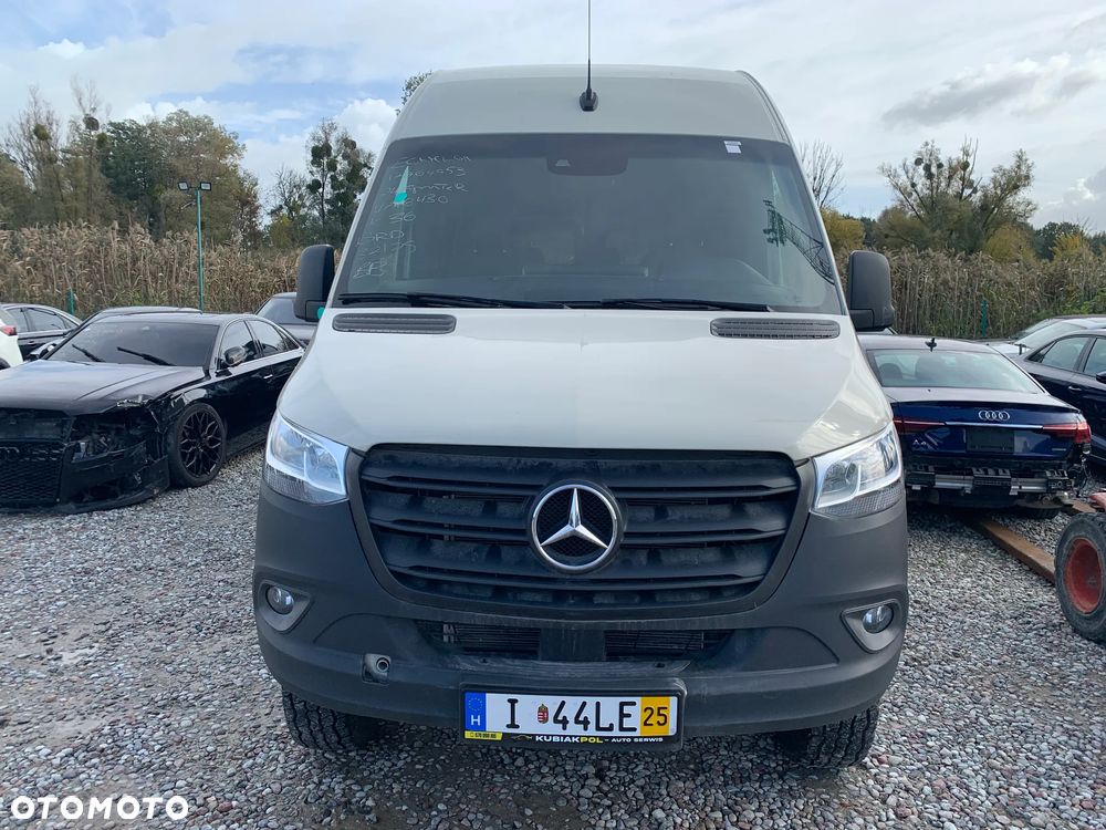 Mercedes-Benz Sprinter - 2