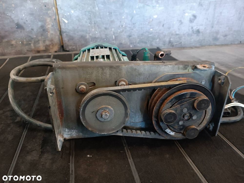 KOMPRESOR KLIMATYZACJI + SILNIK ELEKTRYCZNY AGREGAT THERMO KING LS90P - 4