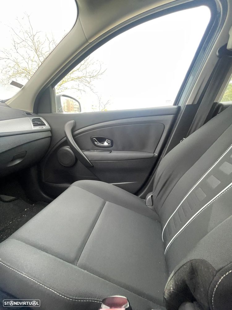 Renault Mégane Sport Tourer 1.5 dCi Dynamique S SS - 14