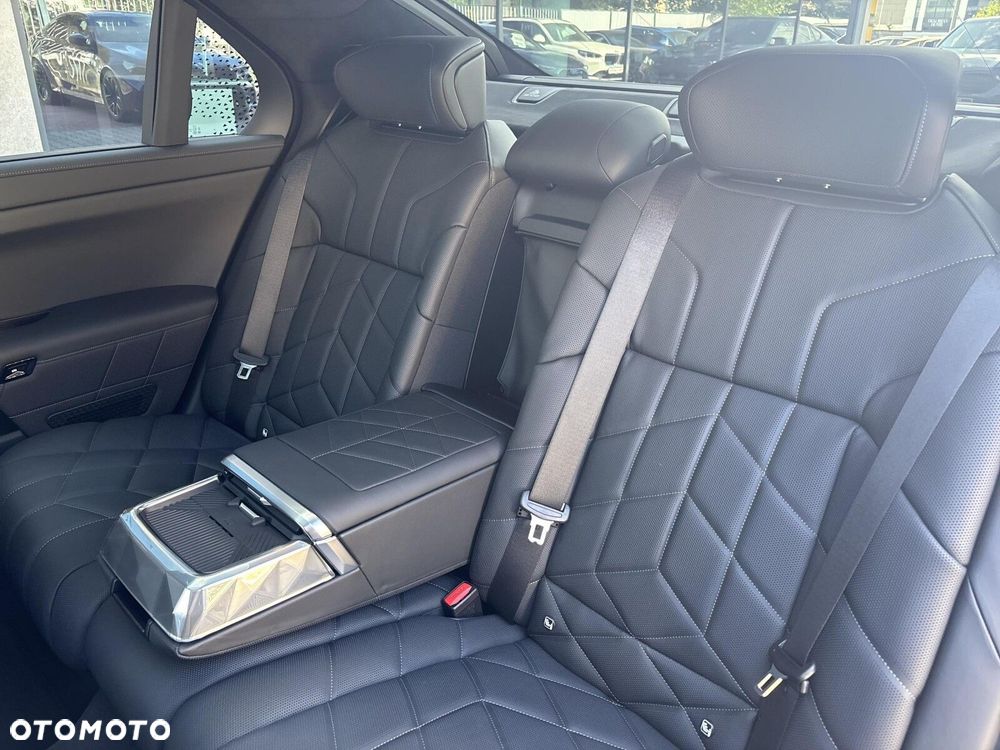 BMW Seria 7 - 17