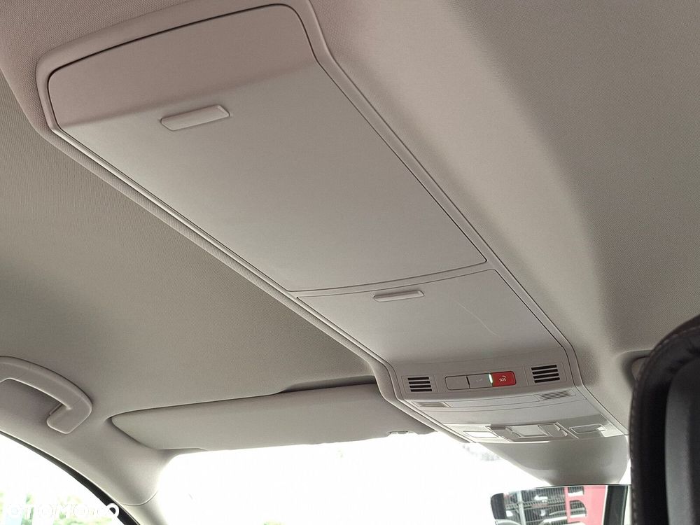 Volkswagen Touran - 28