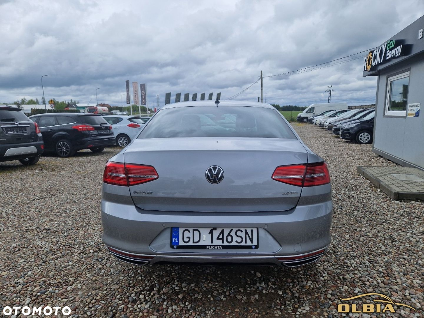 Volkswagen Passat - 11
