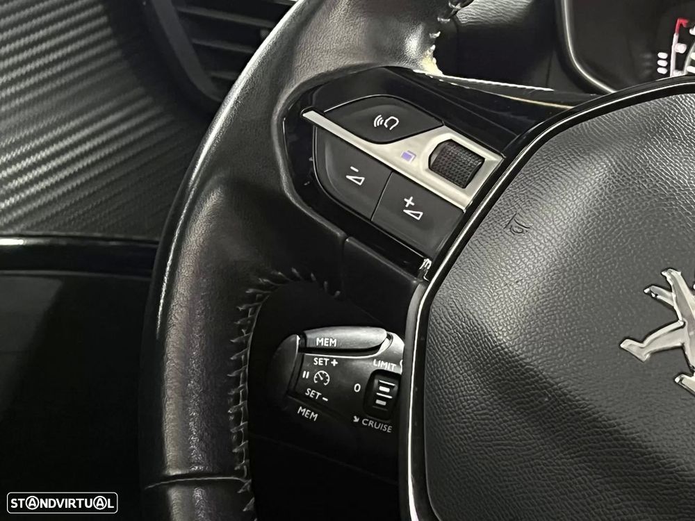 Peugeot 2008 PureTech 100 Stop&Start Allure - 19
