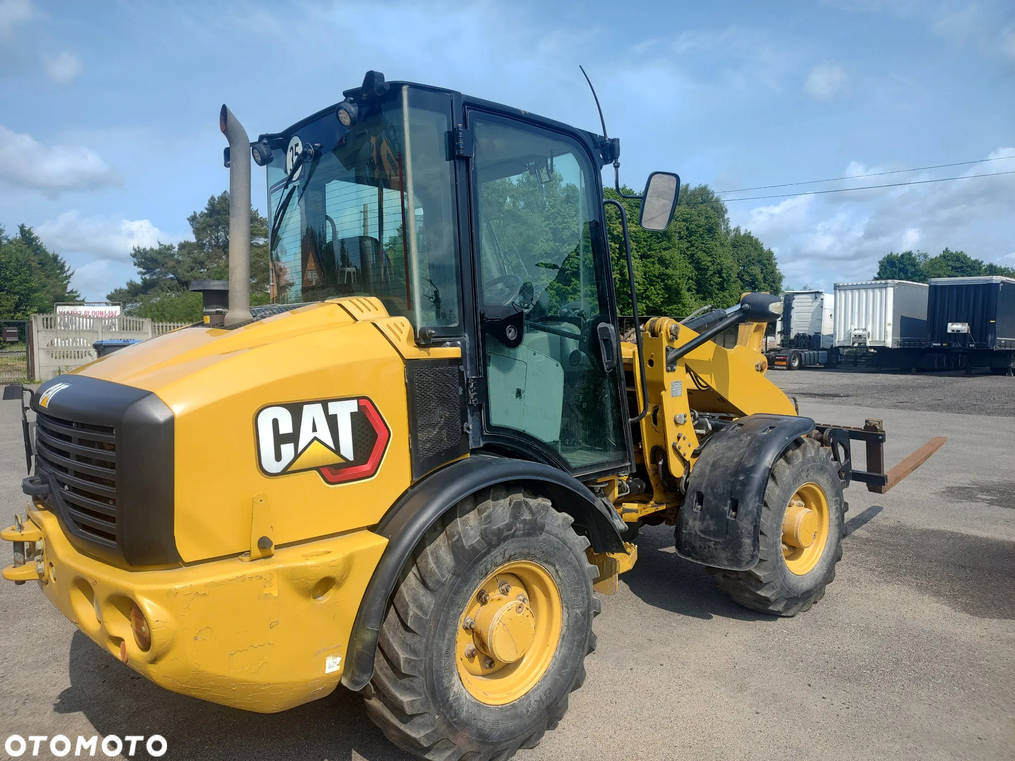 Caterpillar 906M - 3