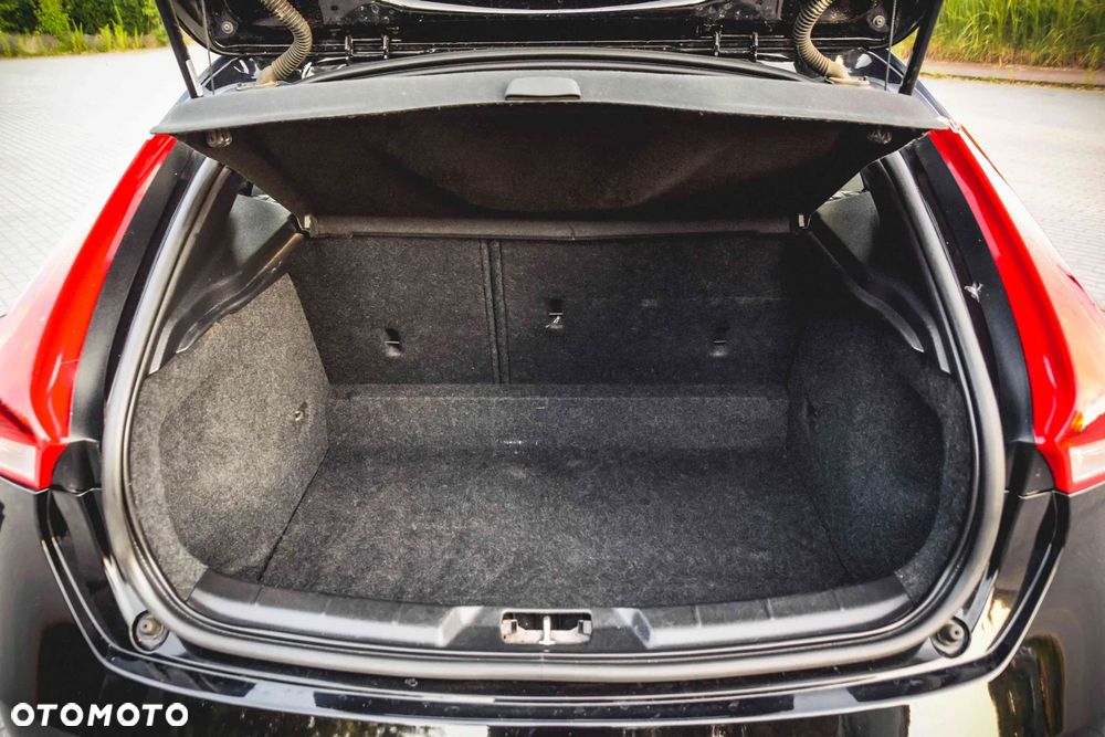 Volvo V40 D2 Momentum - 30