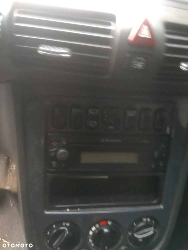 Mercedes Vaneo radio - 1