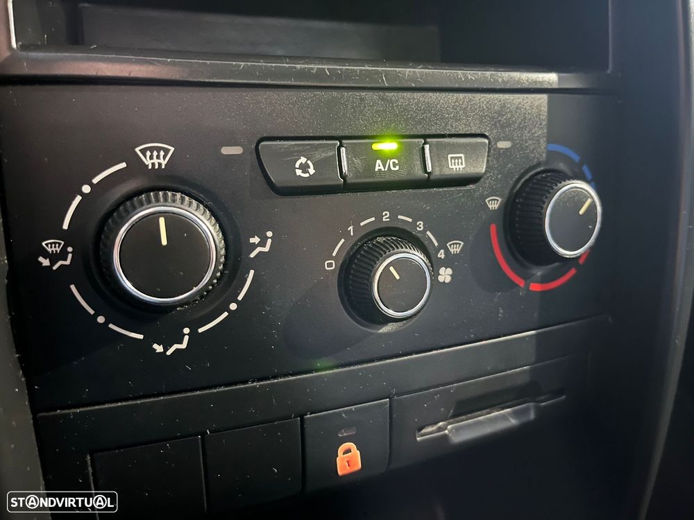 Peugeot 207 1.4 16V Open - 15