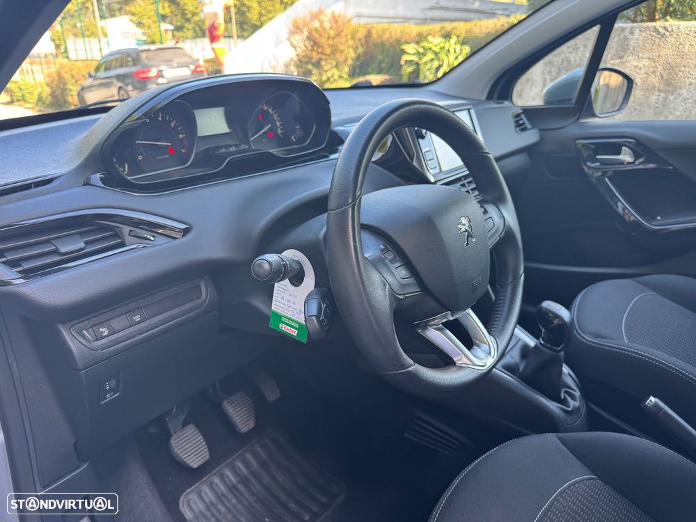 Peugeot 208 1.2 PureTech Active - 12