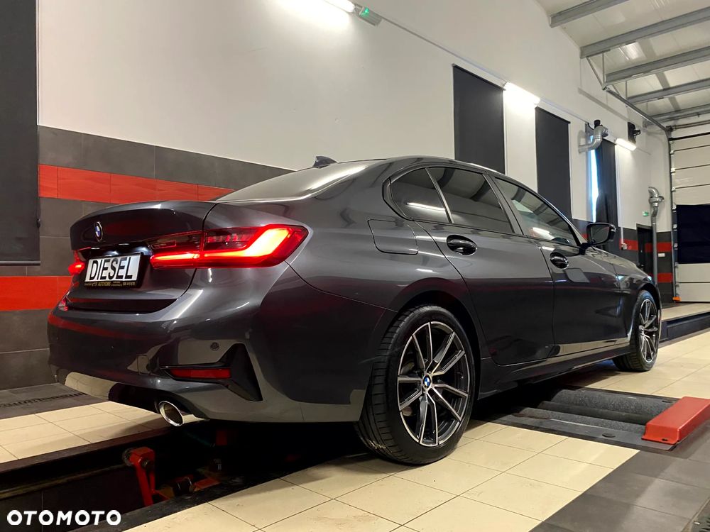 BMW Seria 3 320d Sport - 13