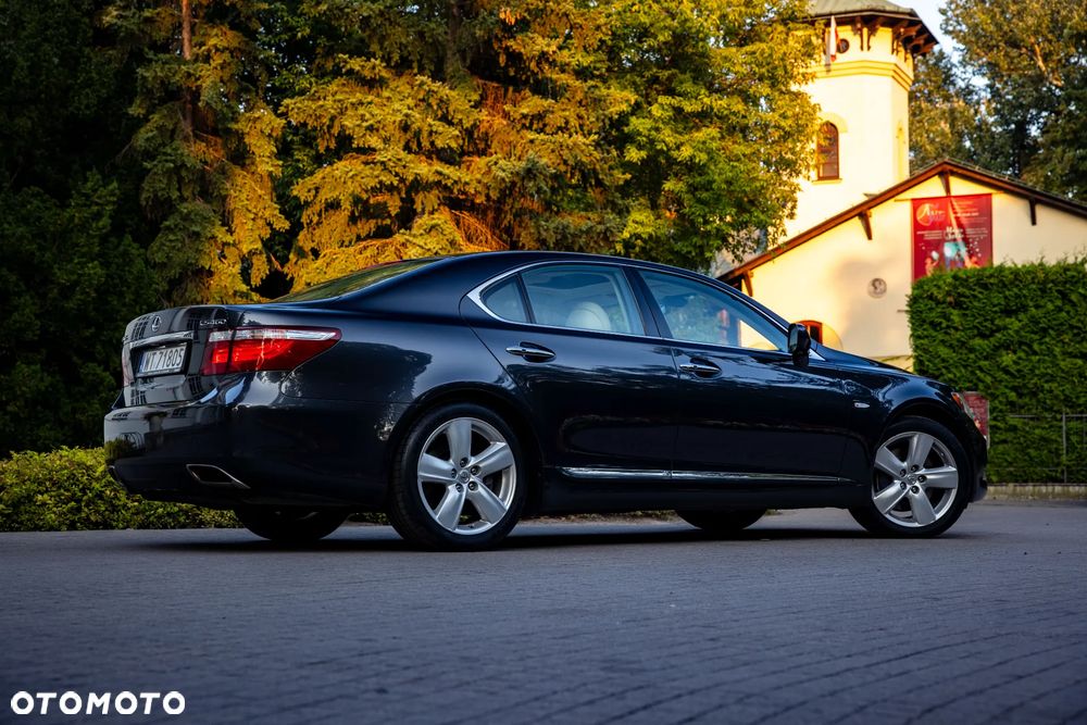 Lexus LS 460 Prestige - 3