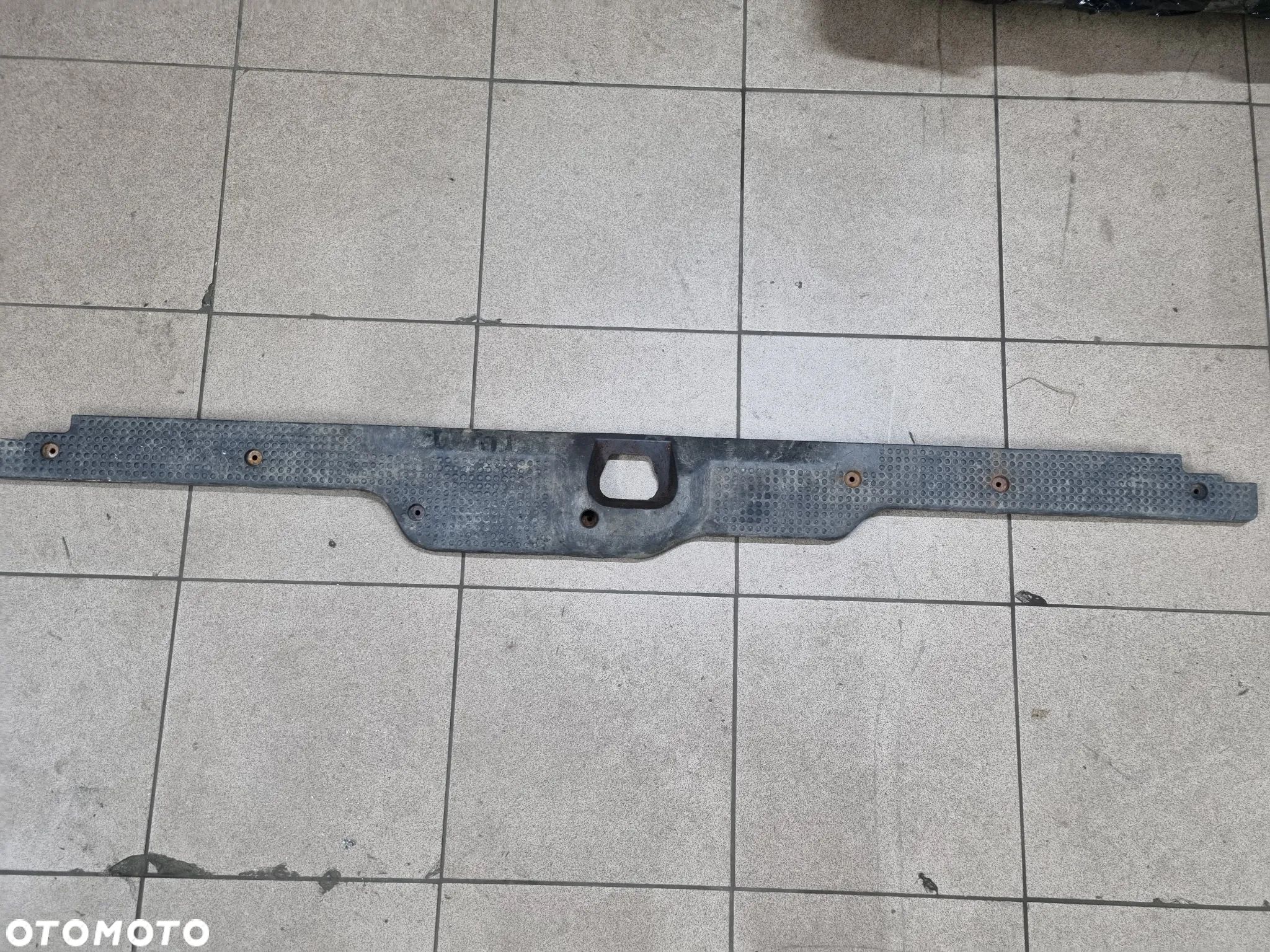 LISTWA PROGOWA TYŁ KLAPA TRAFIC VIVARO PRIMASTAR  01-14r. - 1