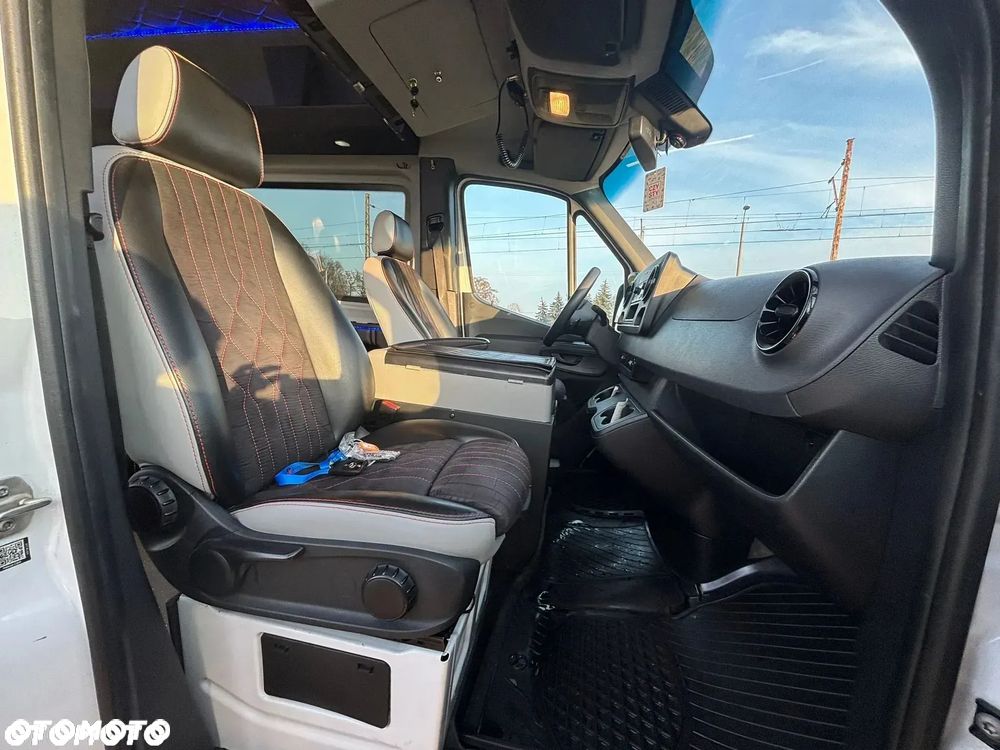 Mercedes-Benz Sprinter - 28