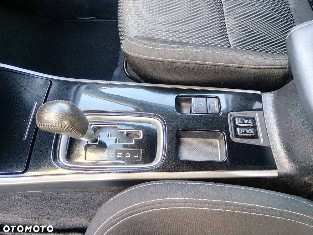 Mitsubishi Outlander - 9