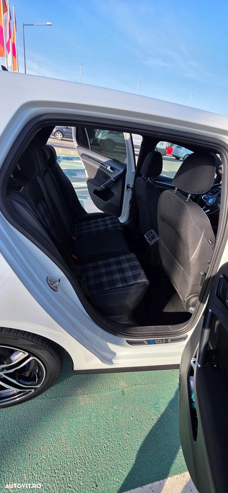 Volkswagen Golf - 12