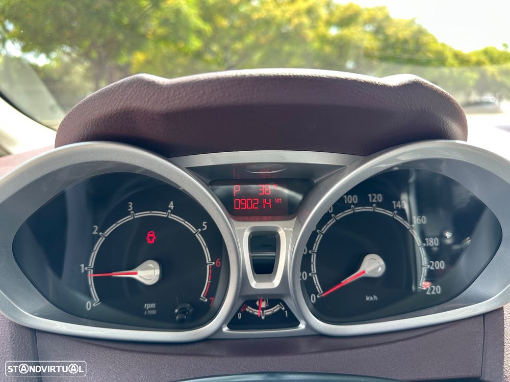 Ford Fiesta 1.4 Titanium Aut. - 23
