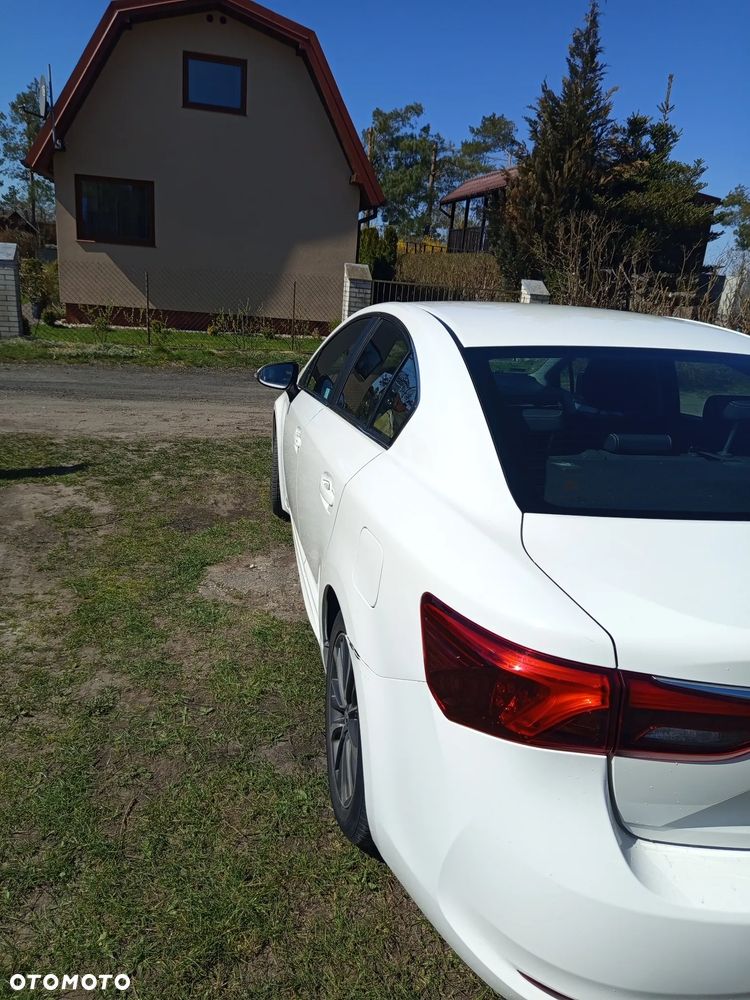 Toyota Avensis 2.0 D-4D Premium - 5