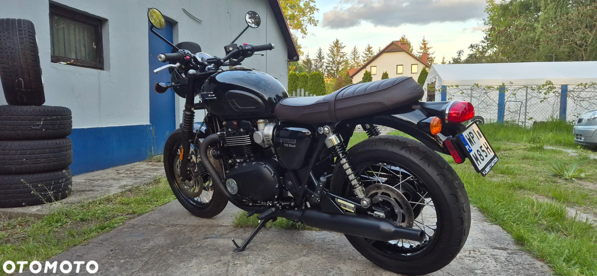 Triumph Bonneville - 4