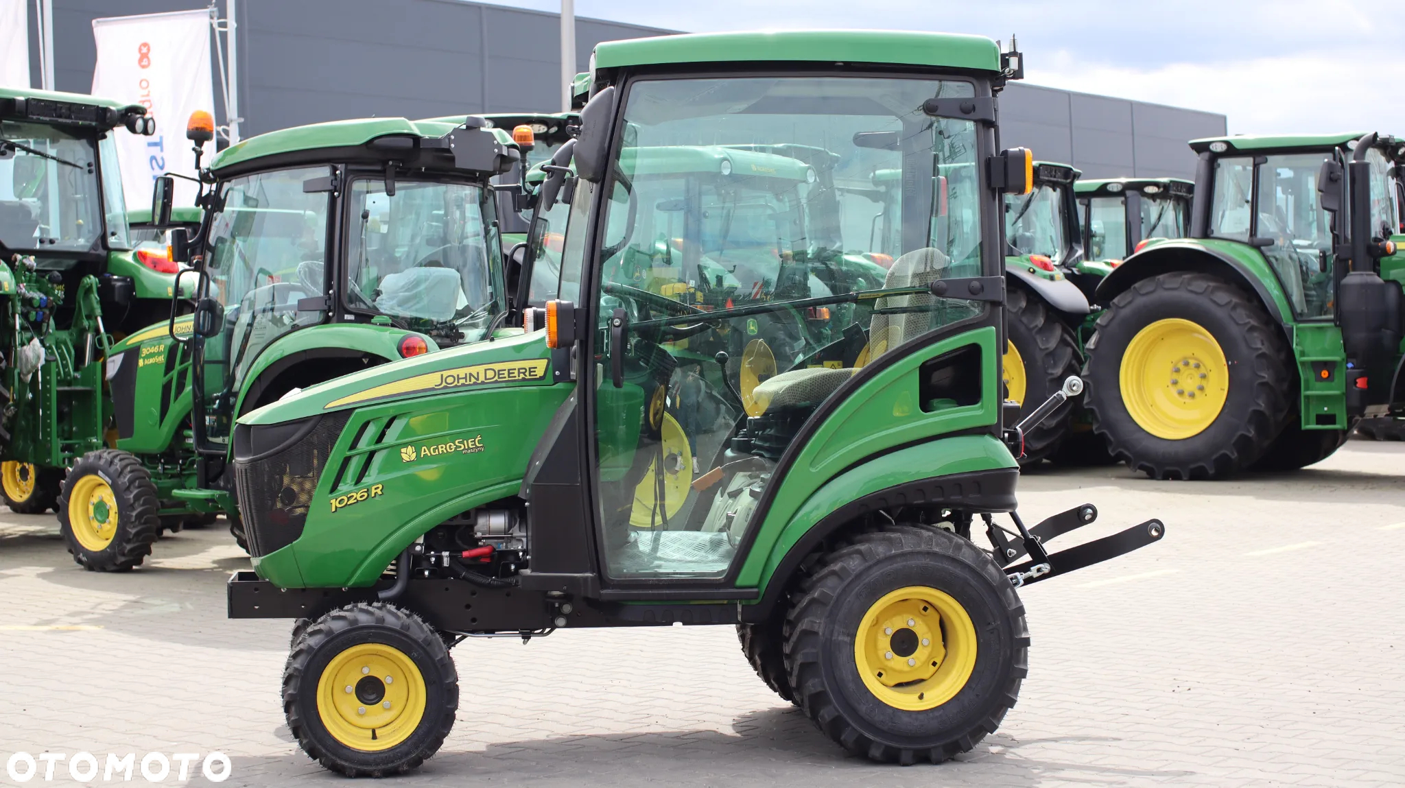John Deere 1026R - 2