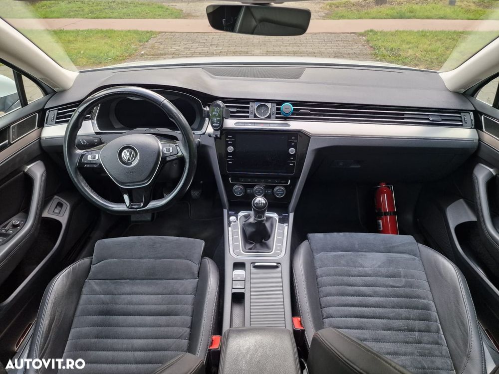 Volkswagen Passat 1.6 TDI R Executive - 8