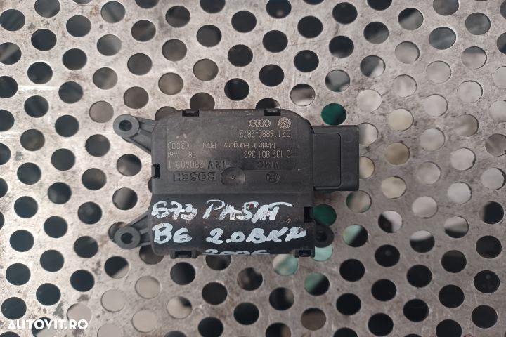 Motoras clapeta aeroterma mijloc dreapta 0132801363 Volkswagen VW Passat B6  [din 2005 pana  2010] - 1