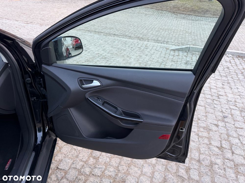 Ford Focus 1.0 EcoBoost Titanium Business - 32