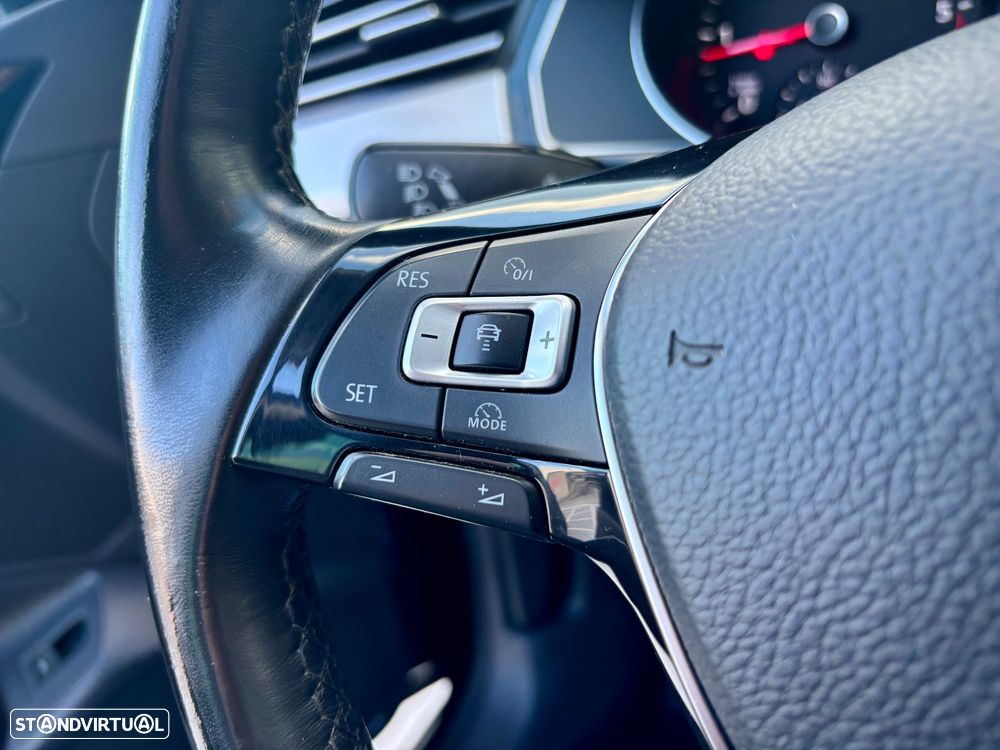 VW Passat Variant 1.6 TDI Highline - 39