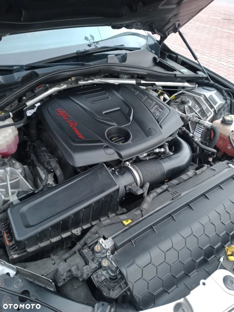 Alfa Romeo Giulia 2.0 Turbo 16V AT8 Veloce Ti - 22