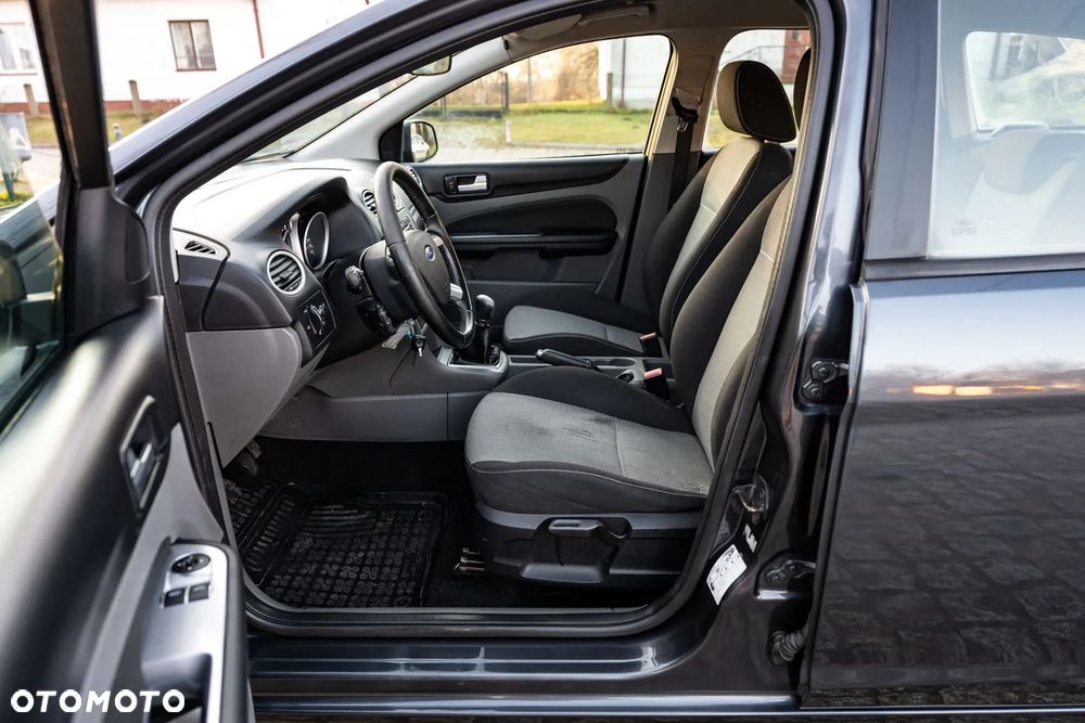 Ford Focus 1.6 Trend + - 24