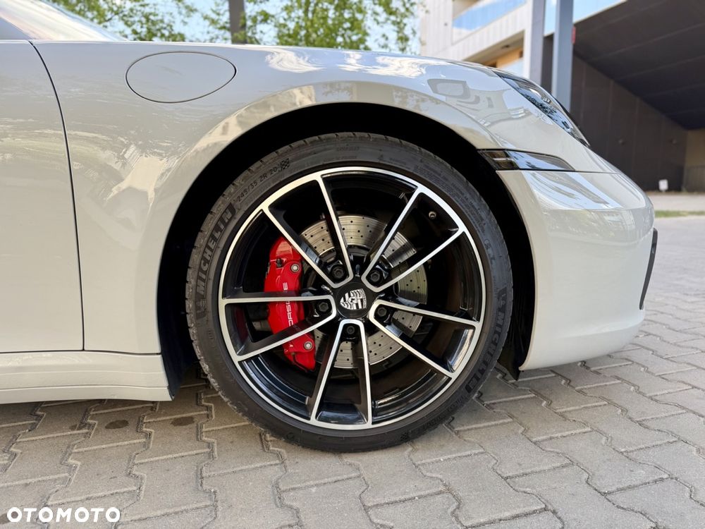Porsche 911 Carrera 4S - 24