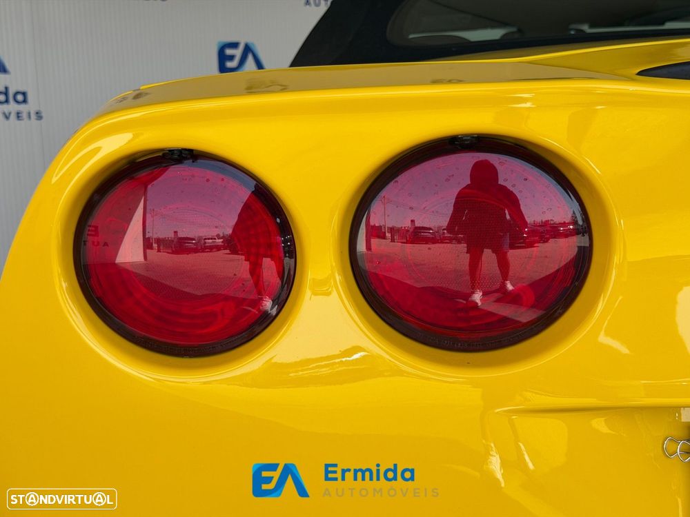 Chevrolet Corvette - 11