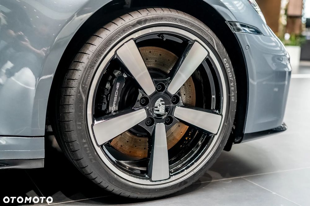 Porsche 911 Carrera S - 17