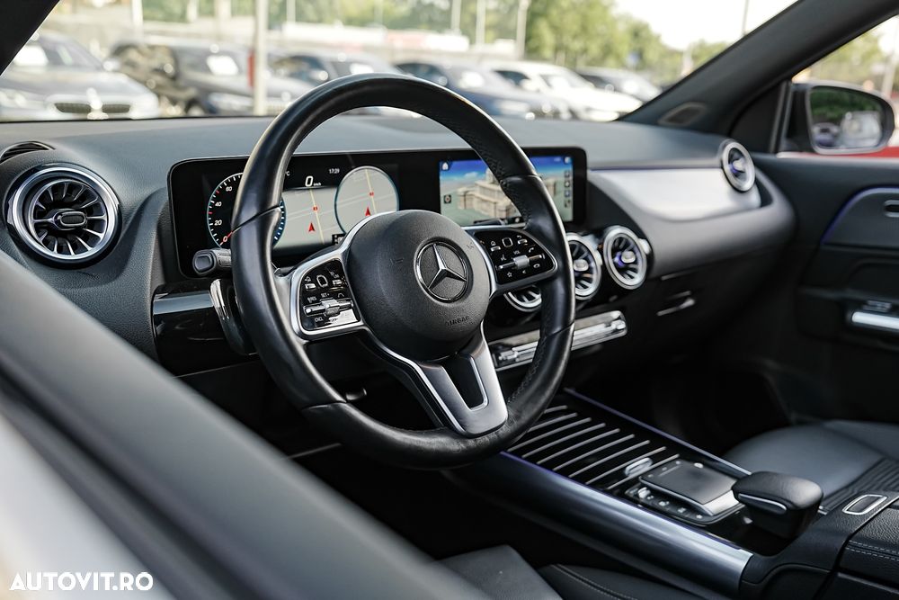 Mercedes-Benz GLA - 12