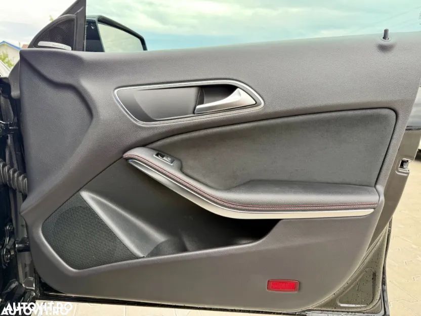 Mercedes-Benz CLA 220 d Shooting Brake 4Matic 7G-DCT AMG Line - 12