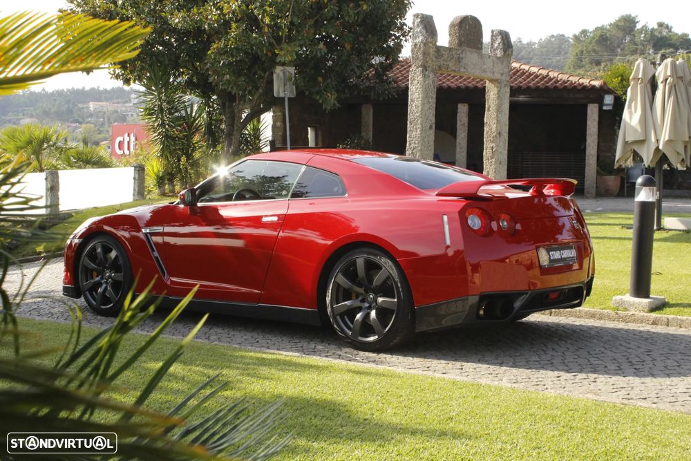 Nissan GT-R Premium Edition - 4