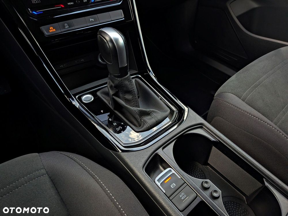 Volkswagen Touran - 28