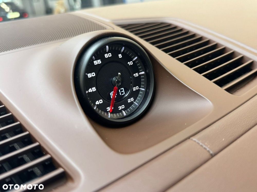 Porsche Cayenne - 21