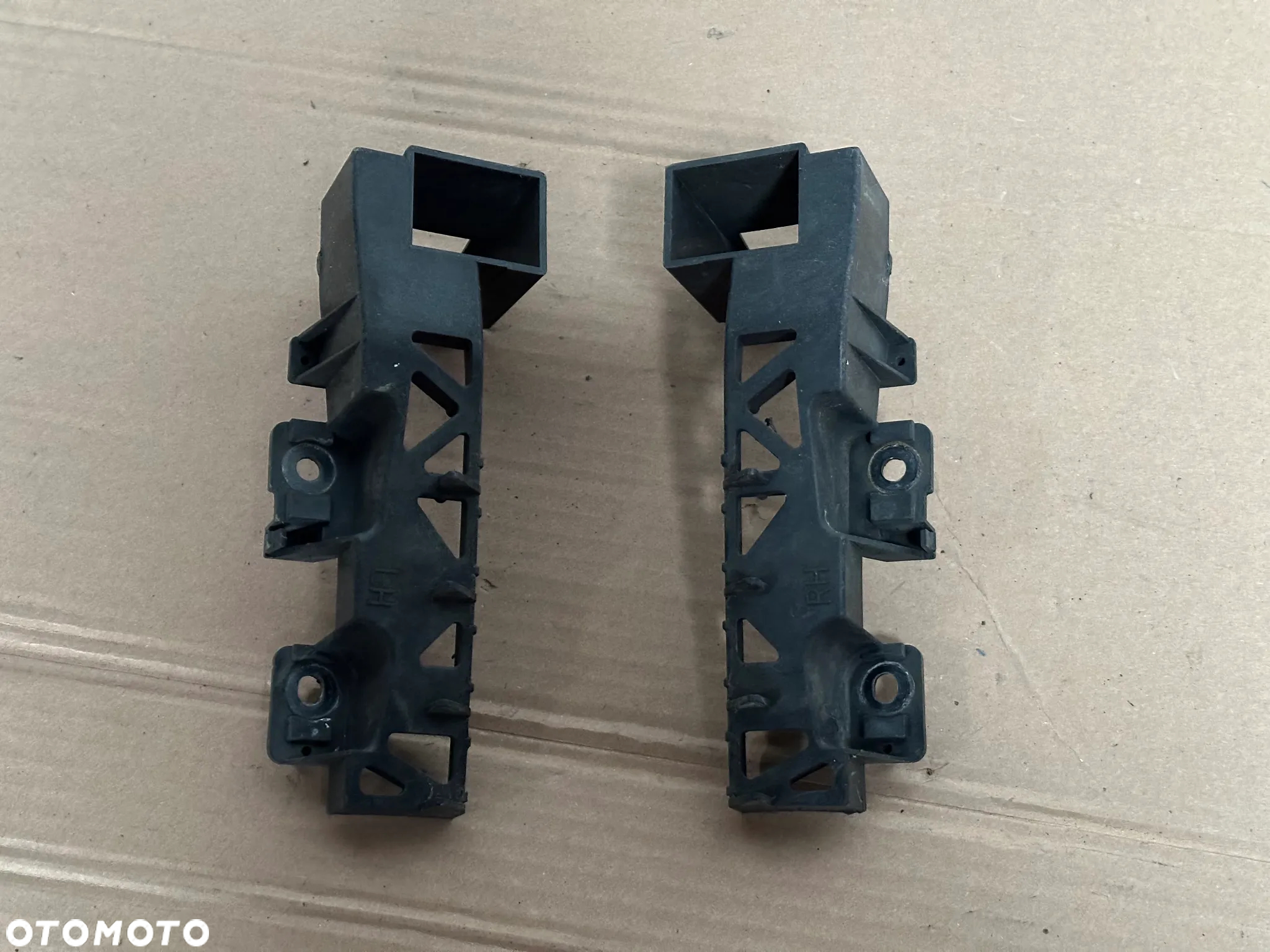 ŚLIZG MOCOWANIE LAMPY  PRAWE MAZDA 5 C23550161 C23550151 - 2