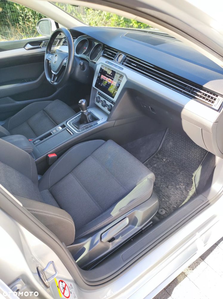 Volkswagen Passat 2.0 TDI SCR Comfortline - 10