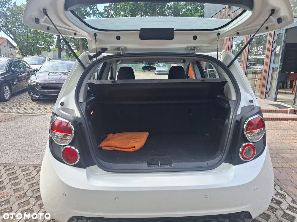 Chevrolet Aveo 1.6 LTZ - 25
