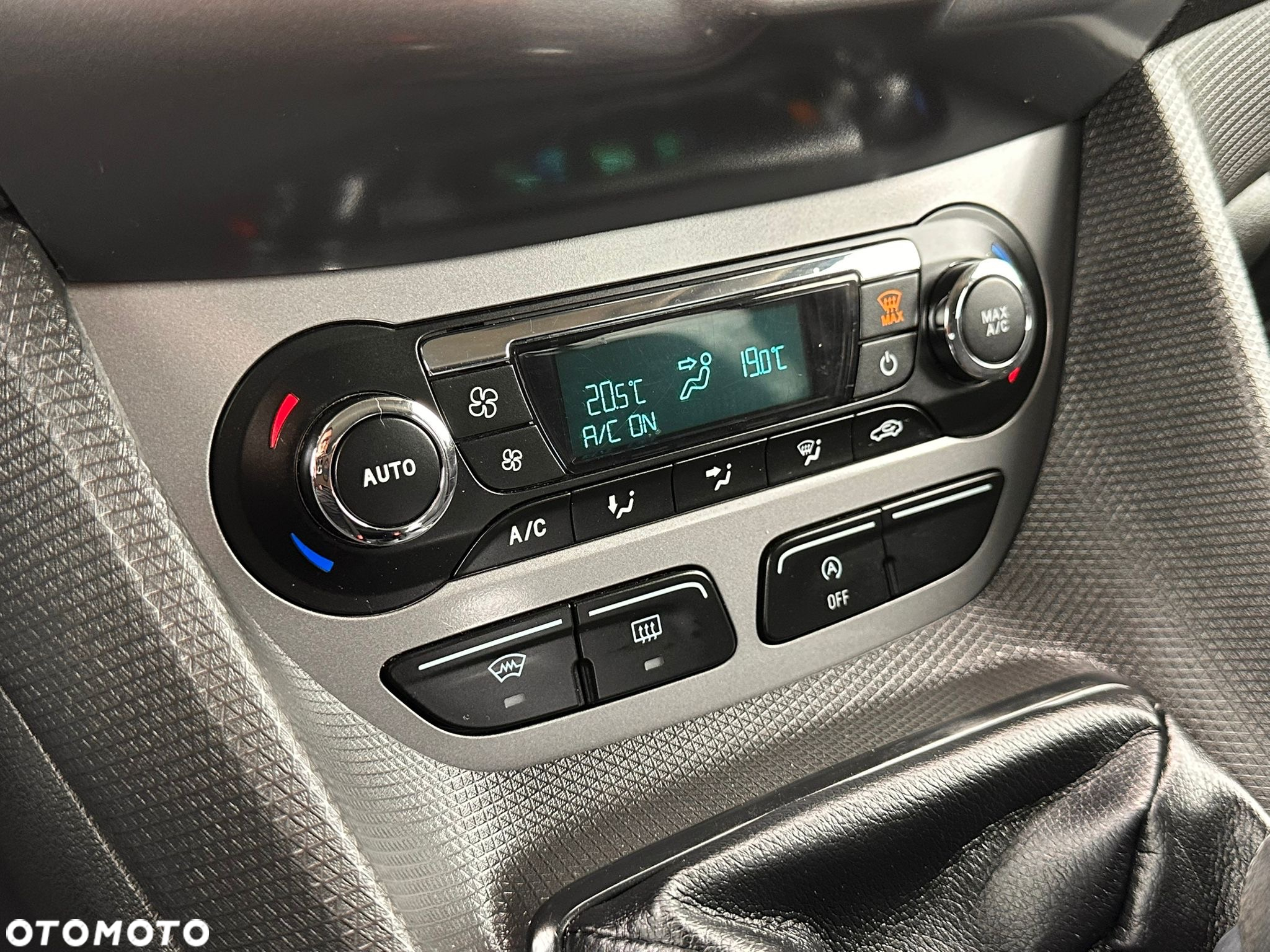 Ford Tourneo Connect Grand - 16