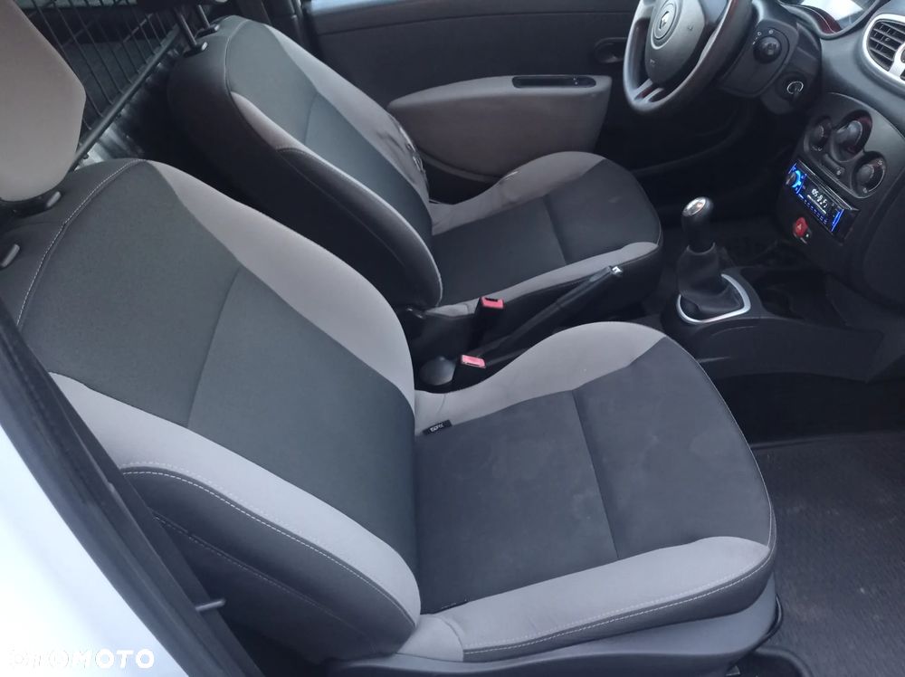 Renault Clio - 19