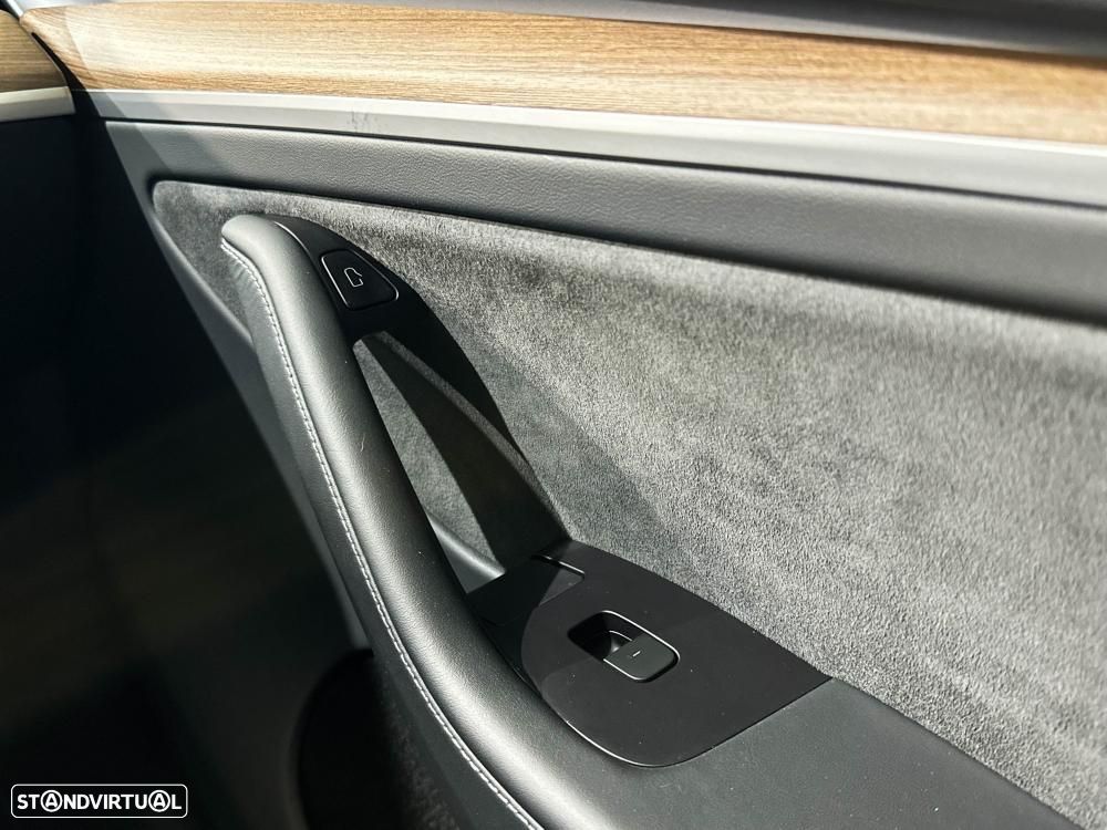 Tesla Model Y Performance Dual Motor AWD - 30