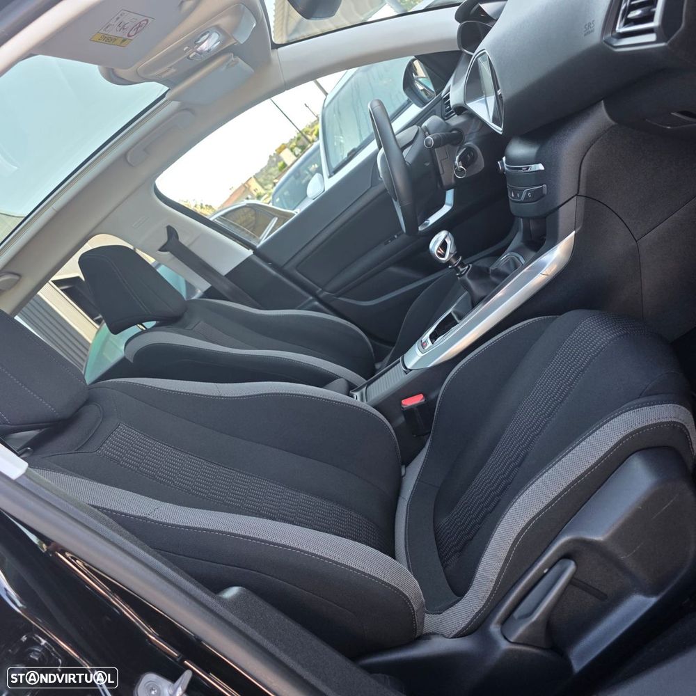 Peugeot 308 1.2 PureTech Style J17 - 32