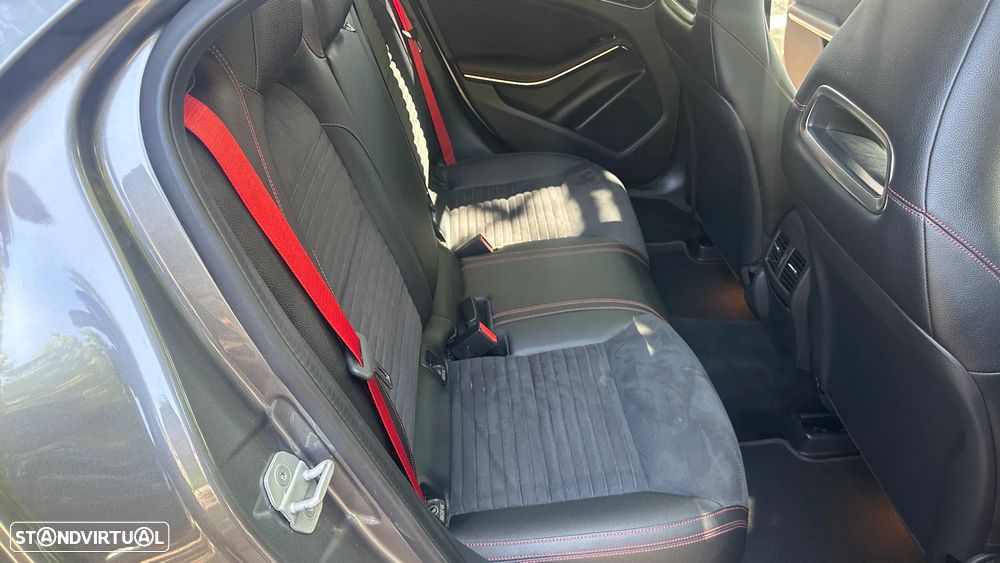 Mercedes-Benz A 45 AMG 4Matic Speedshift 7G-DCT - 28