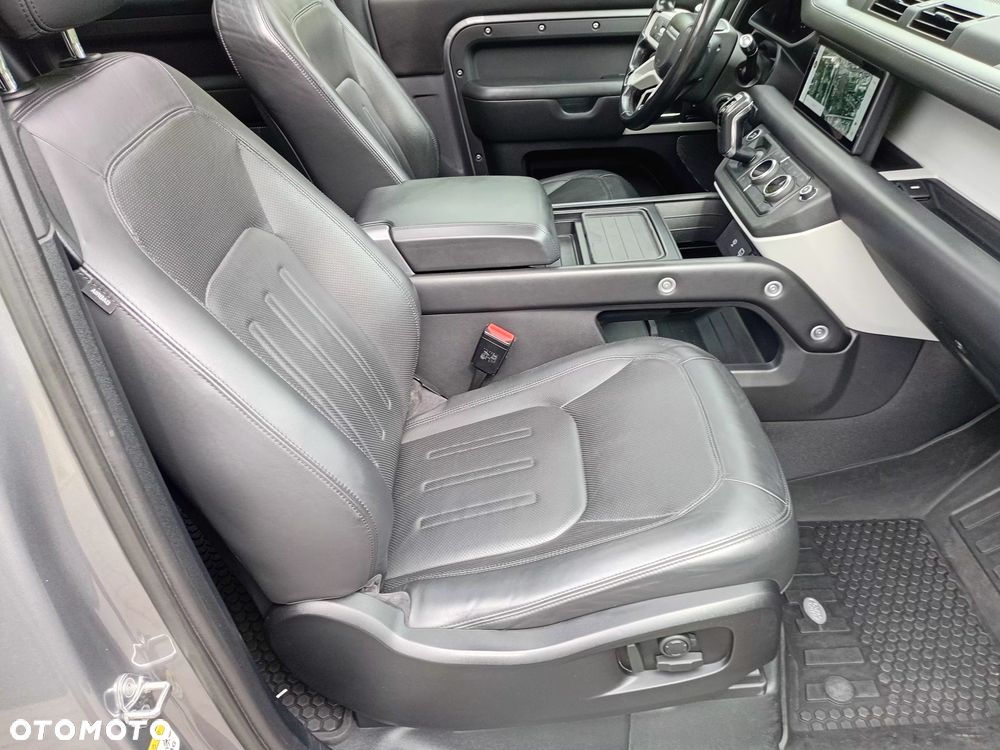Land Rover Defender 3.0 D250 mHEV - 27